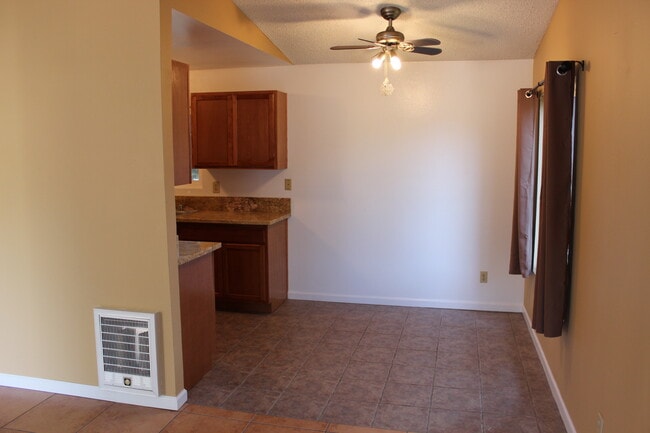 Dining Area - 5217 Jefferson Sq Unit Quiet Condo