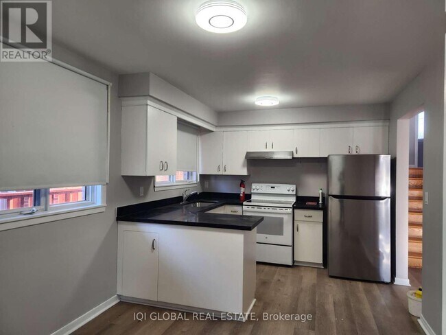 Photo - 2143 Linby St