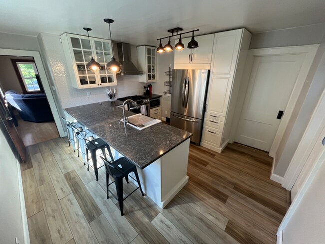 Building Photo - 334 N 60th St Unit 334 N 60th St Lower