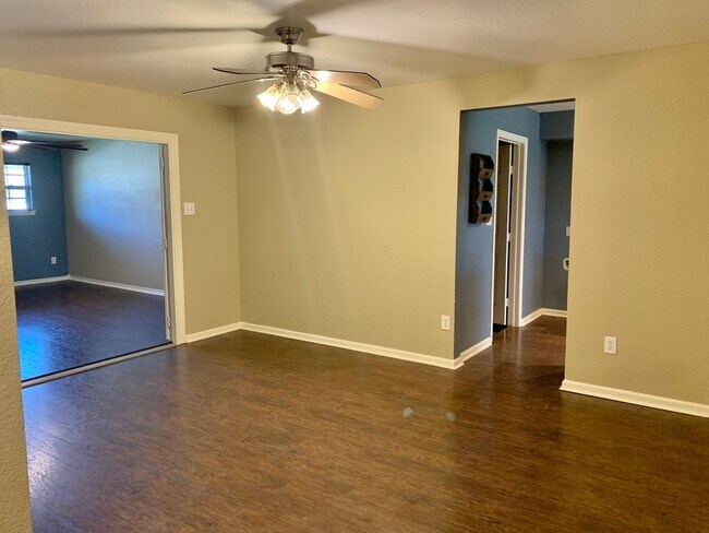 Photo - 4918 Branscomb Dr