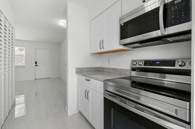 Photo - 968 W 9th St Unit B2