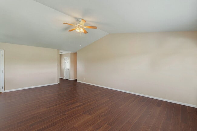 Photo - 927 Mossy Grove Ln