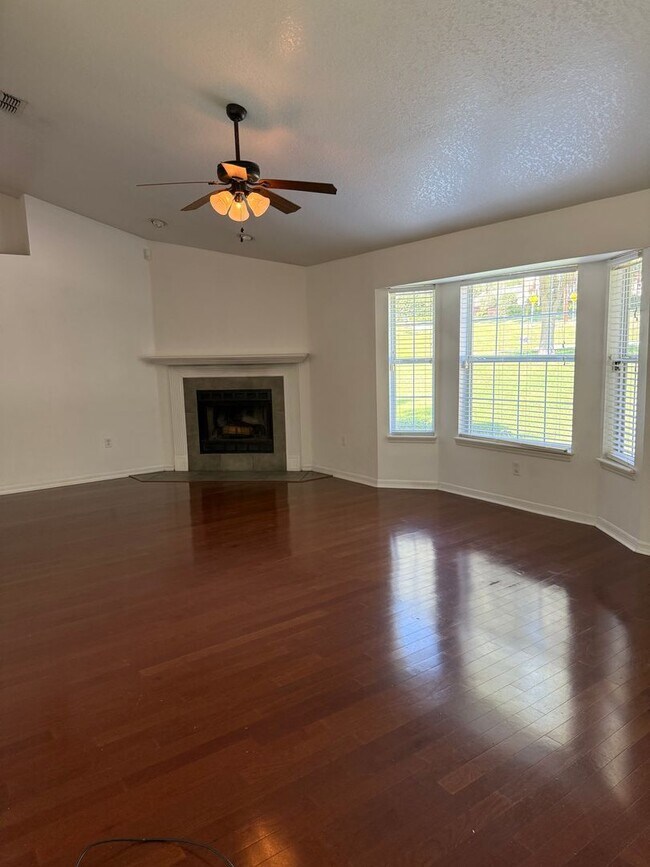 Photo - 1102 SE 10th St