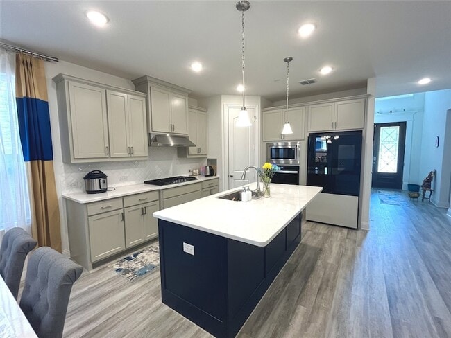 Photo - 3121 Casablanca St