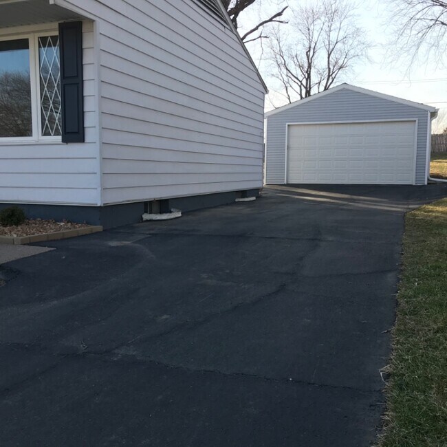 Photo - 3328 Welshire Dr