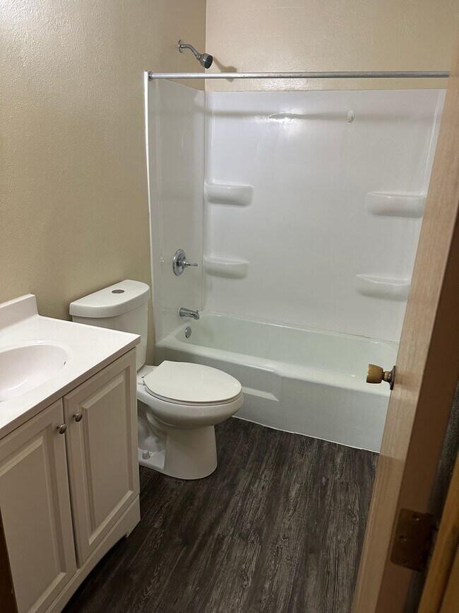 Photo - Forestview 2 Bedroom Lower Apartment Unit 1634-3