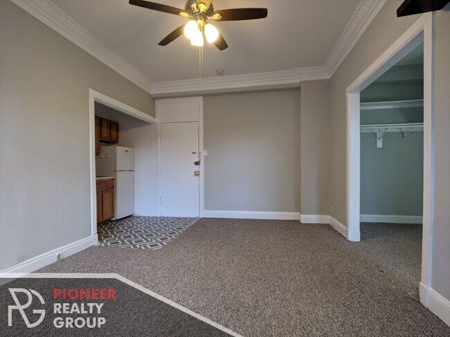 3831 N Fremont St Unit 215
