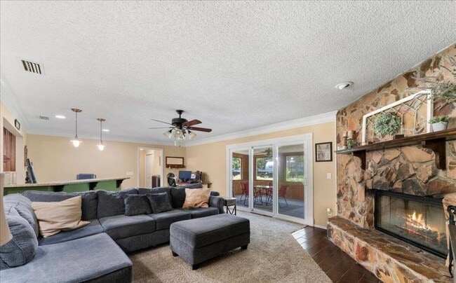 1275 Surrey Glen Rd
