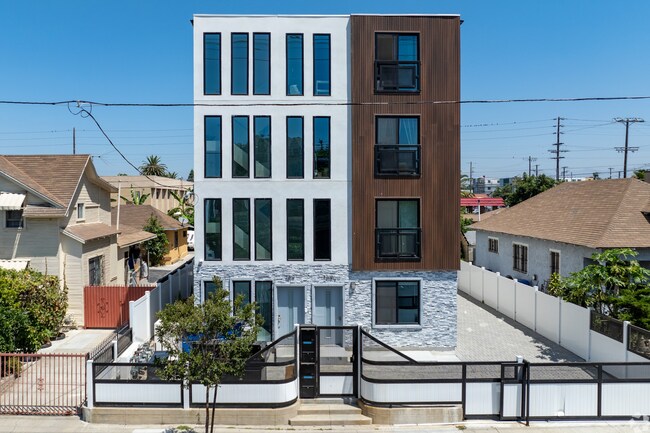 Photo - MH 1419 W 35th St
