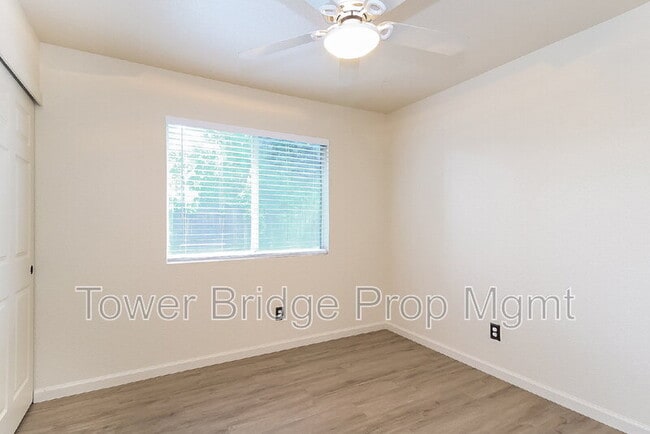 Photo - 4726 Stuart St