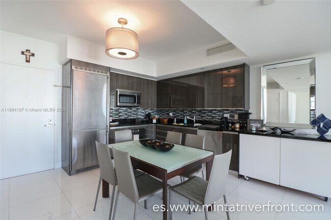 Photo - 92 SW 3rd St Unidad 1712
