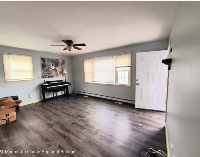 Photo - 210 Carr Ave