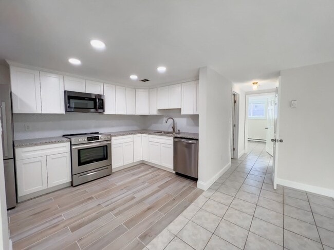 Photo - 592 American Legion Hwy Unit 3