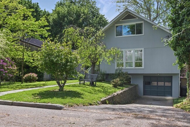 Photo - 40 S Ferris St House