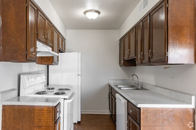 2BR, 2BA - 850SF - Kitchen