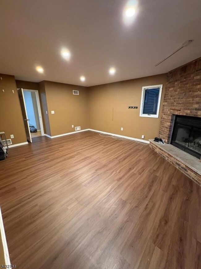 Photo - 270 Silleck St