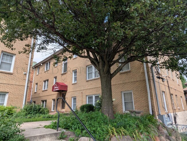 Building Photo - 1422 E State St Unit 11