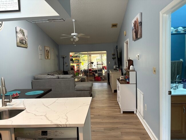 Photo - 746 N Jefferson Ave Unit 746 N Jefferson Ave