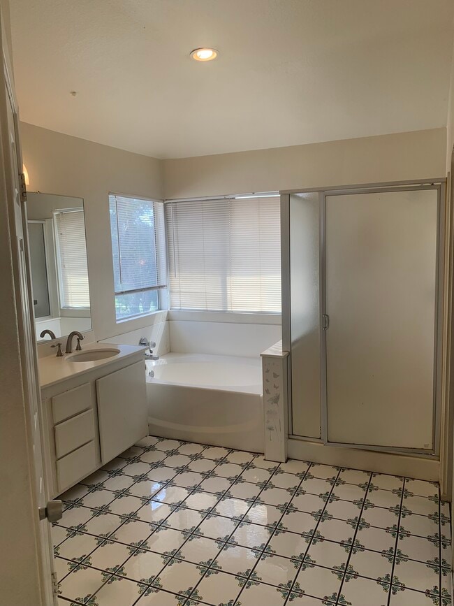 Photo - 7889 Saint Helena Ct