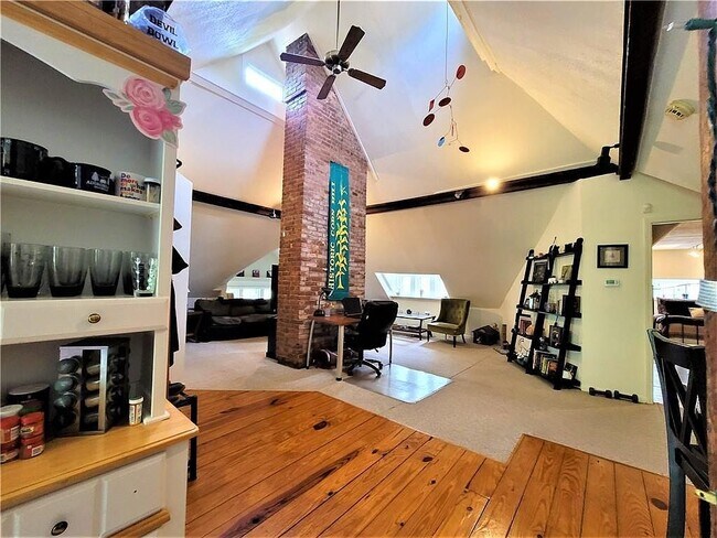 Photo - 10 Atkinson St Unidad 3 - Attic