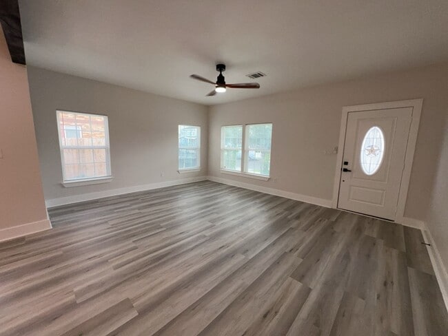 Photo - 224 Everton St Unit Front