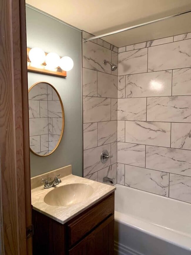 Photo - 512 Manitowoc St Unit 512 Manitowoc St. Lower