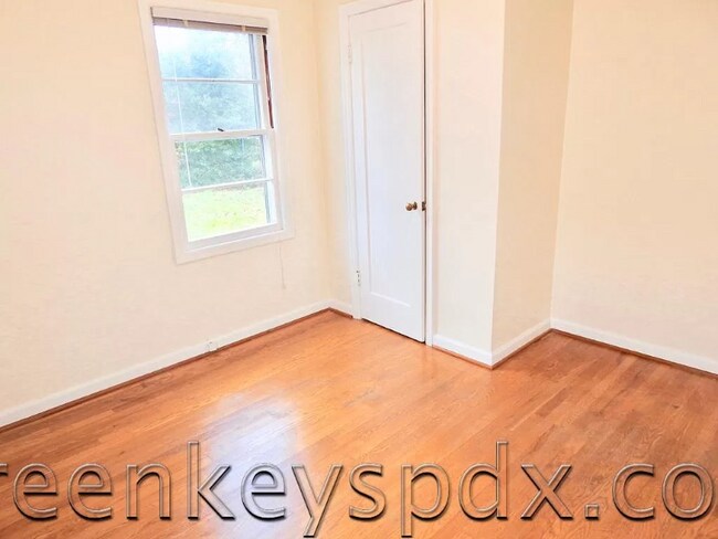 Photo - 7224 N Omaha Ave