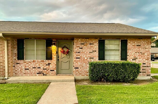 Building Photo - 5454 Folsom Dr Unit 1