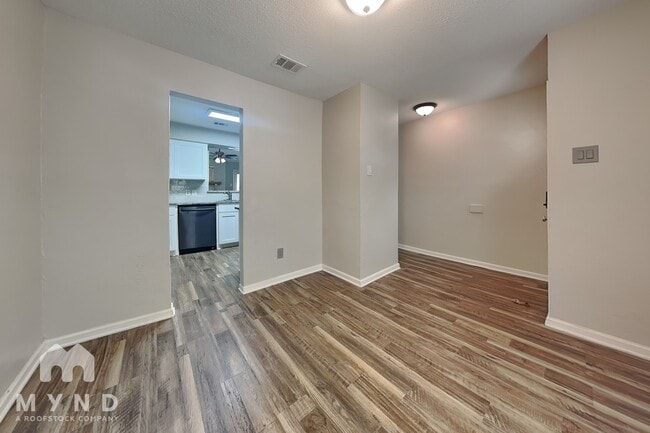 Photo - 939 N Pleasant Woods Dr