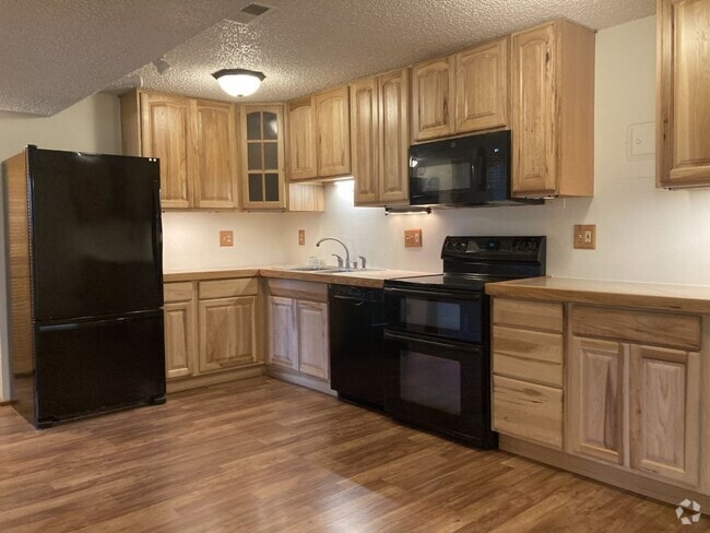 Building Photo - Lovely 2BR/1BA with large kitchen! Laundry... Rental