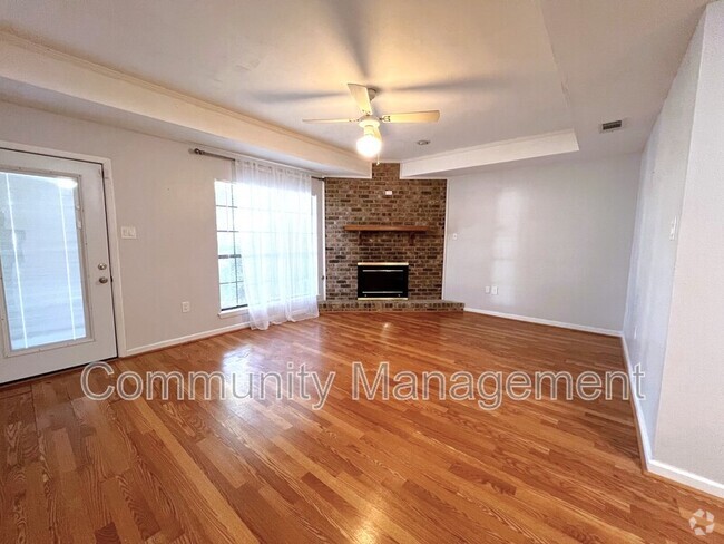 Building Photo - 5151 Sleepy Hollow Dr Rental