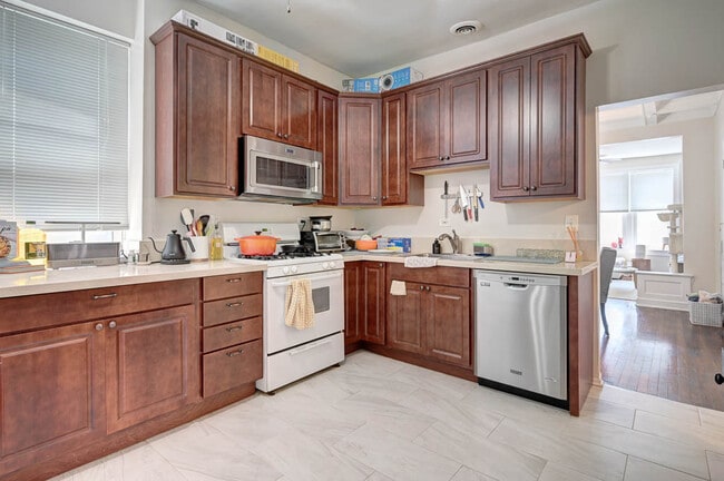 Photo - 2246 W Armitage Ave Apartments Unit 3F