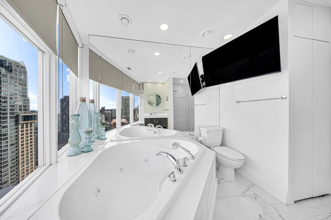 Photo - 1 King St W Unit SI ID1388909P