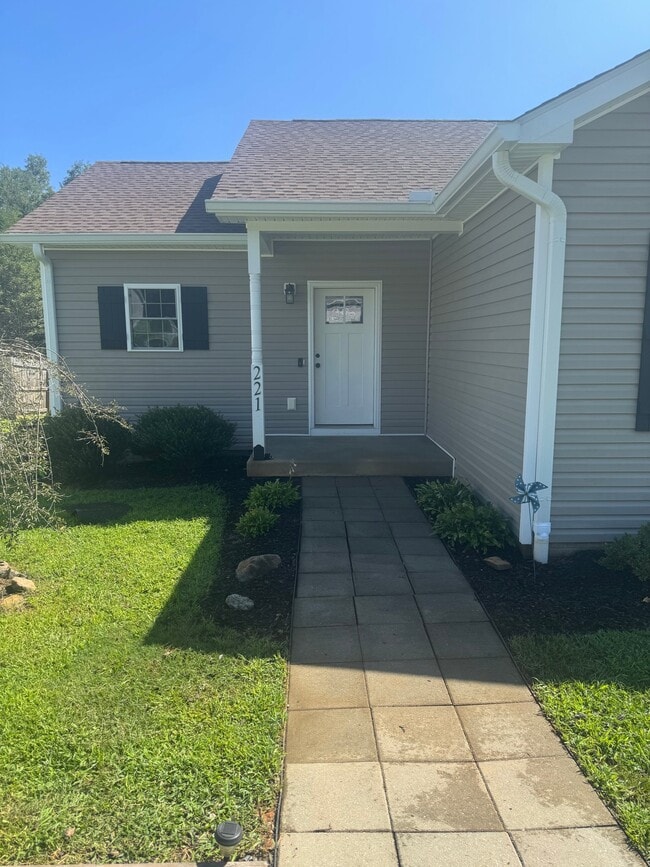 221 Barrington Dr