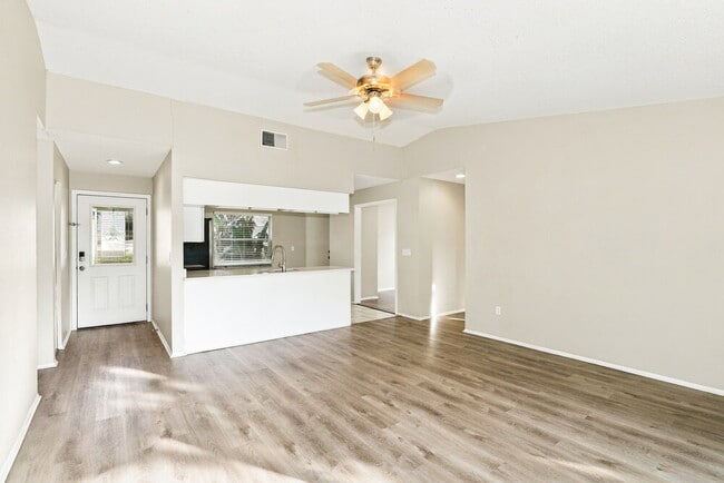 4910 Hi Vista Cir