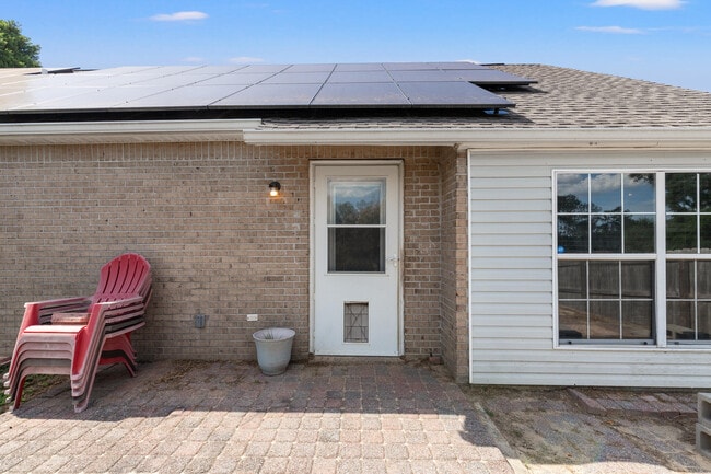 Photo - 380 Riverchase Blvd