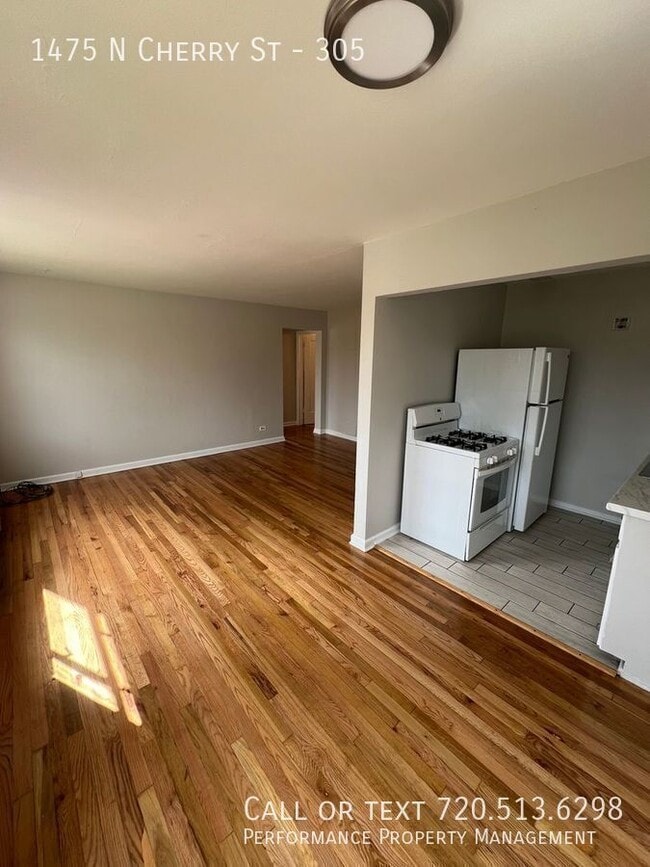 Building Photo - 1475 N Cherry St Unit 305