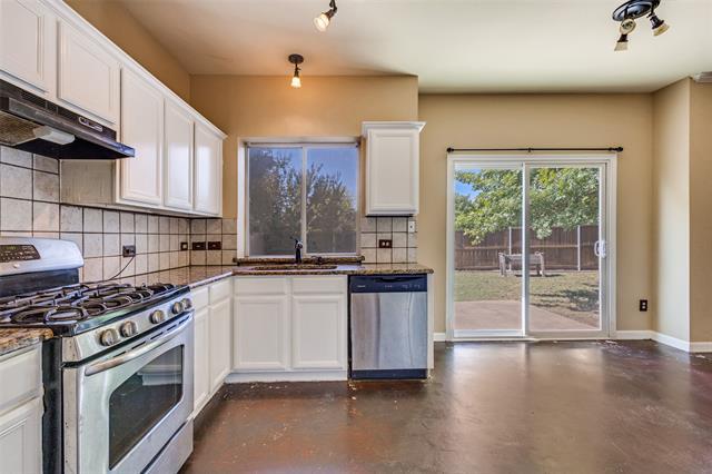Photo - 2221 Lilac Cir