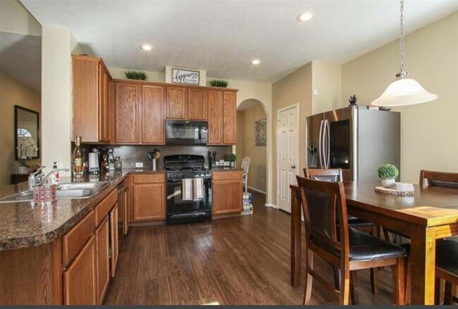 1506 Lochstone Dr