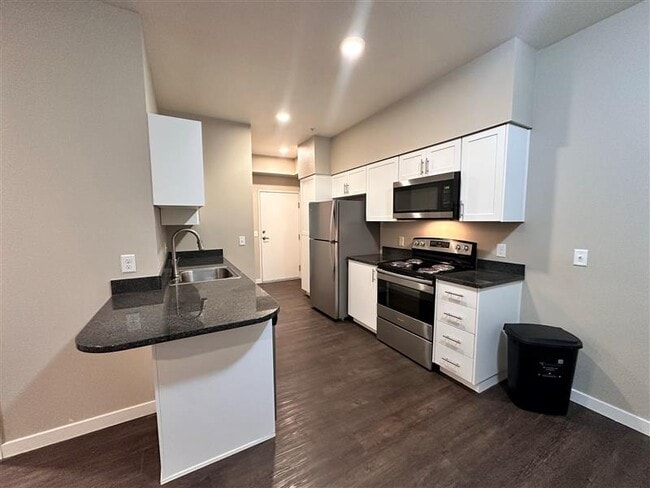 Sonoma B 2x2 Kitchen - Four Seasons Central