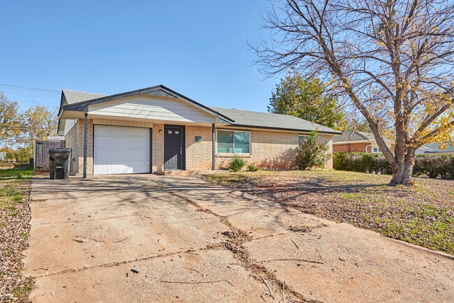 Photo - 1404 N Nail Pky