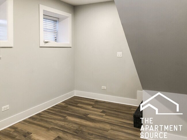 Photo - 1946 W Nelson St Unit 1W