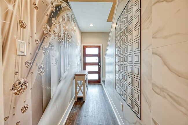 Photo - 882 Fortune St