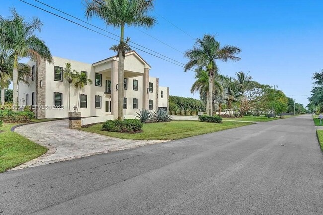 Building Photo - 1430 NW 114th Ave
