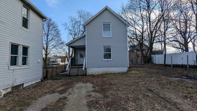 Photo - Charming 3-bedroom, 1-bathroom home located in the heart of Akron