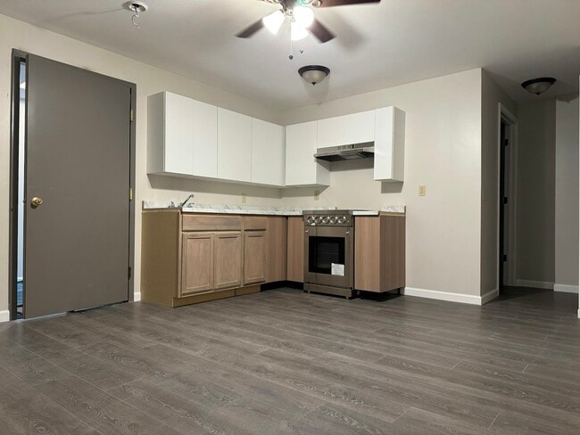 Building Photo - 355 S Main St Unit A3