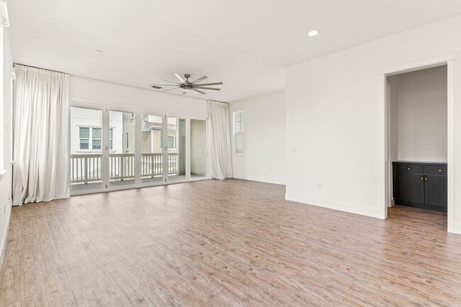 Photo - Sun-Filled Corner 4BR w/ Dual Yards & Panoramic Indoor-Outdoor Flow