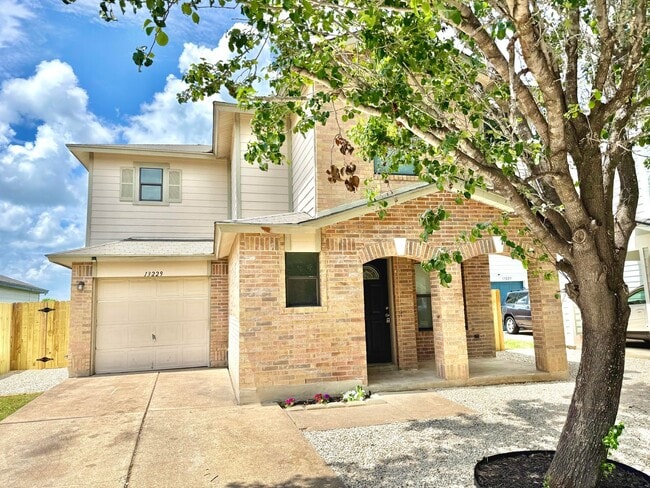 Building Photo - House in SE Austin Near Airport and Tesla!