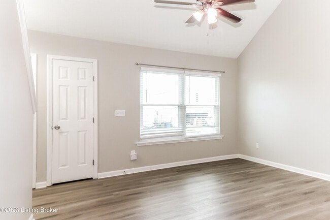 Photo - 10418 Pinoak View Dr