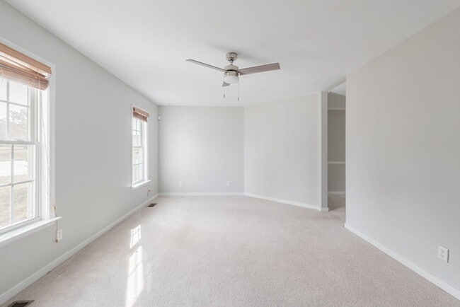 Photo - Charming 4 bedroom Colonial in Midlothian!